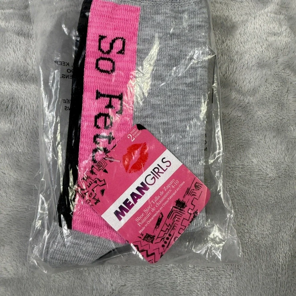 Mean Girls So Fetch Wednesdays We Wear Pink Crew Socks 2 Pair Womens 4-10